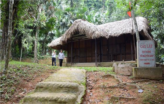 Bảo Linh son sắt nghĩa tình