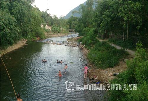 Đau đầu quản lý con trẻ ngày hè