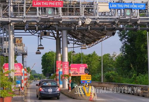 Thu phí không dừng: Hạ tầng sẵn sàng, người dùng e ngại