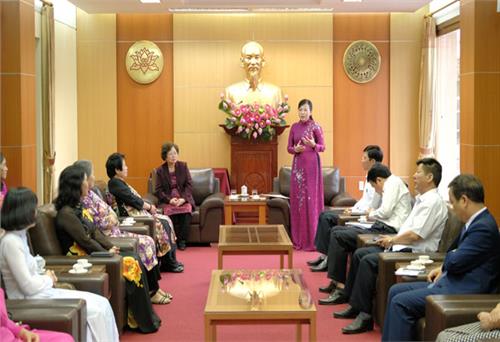 Đồng hành cùng các nhà khoa học nữ