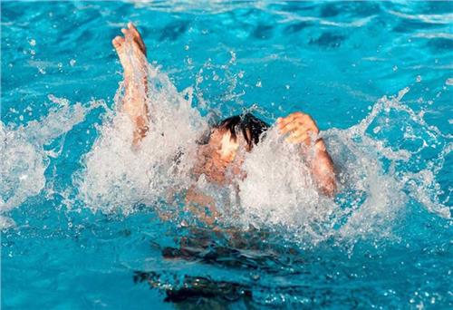 Đại Từ: Điều tra nguyên nhân 1 cháu bé đuối nước khi tắm tại bể bơi