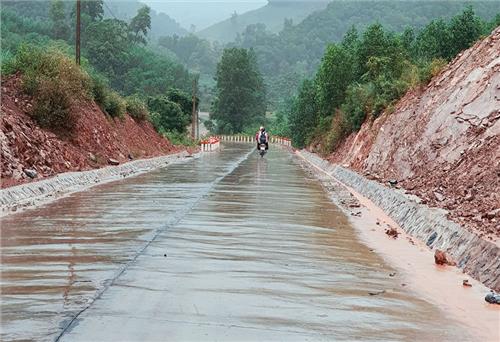 Hoàn thành đường liên xã Phúc Tân - Tân Cương