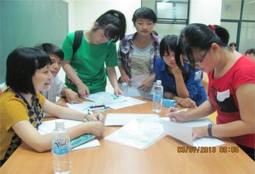 Hồ sơ thi đại học giảm, nhóm ngành kinh tế vẫn “nóng”