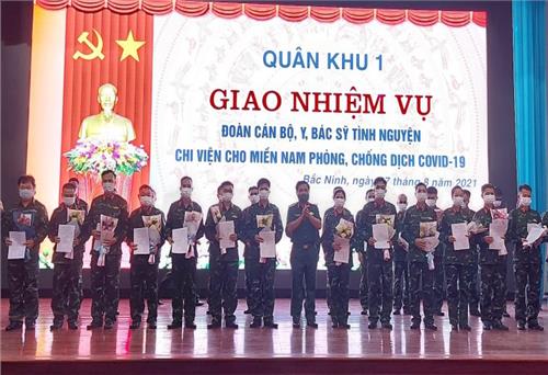 Quân khu 1: Tăng cường thêm 27 y, bác sĩ vào miền Nam chống dịch