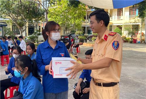 “Tham gia giao thông một cách văn hóa, an toàn” 