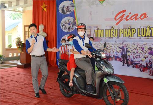 Tuyên truyền an toàn giao thông cho học sinh và giáo viên