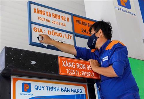 Xem xét, thông qua Nghị quyết về mức thuế bảo vệ môi trường đối với xăng, dầu