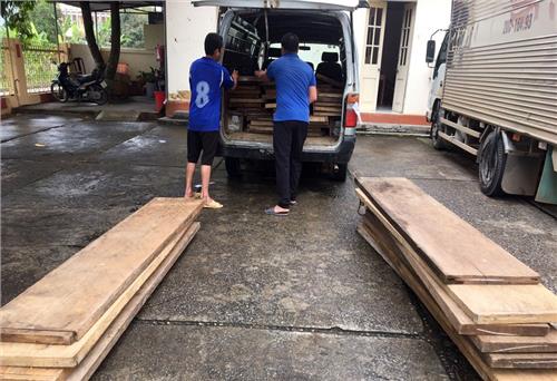 Thu giữ hơn 4m3 gỗ không rõ nguồn gốc 