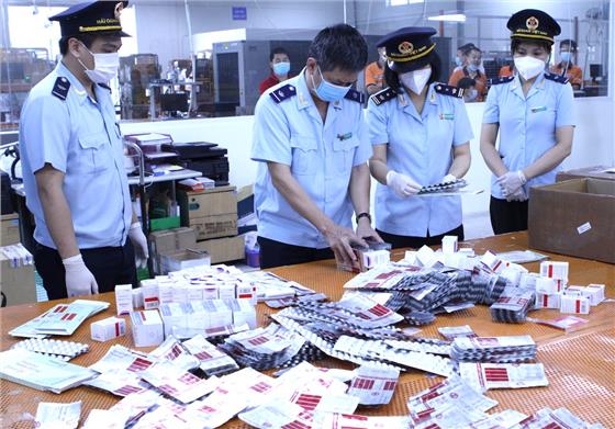 Thu giữ hơn 60.000 viên thuốc điều trị COVID-19