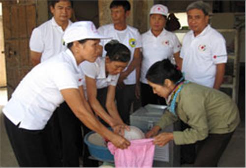 Những bát gạo làm no bụng, ấm lòng người nghèo
