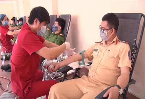 Thu được 73 đơn vị máu đạt chuẩn 