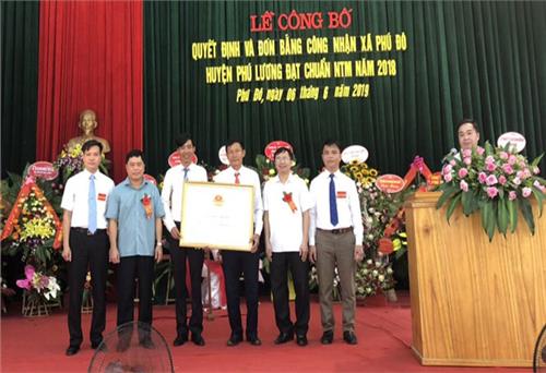 Phú Đô đón Bằng công nhận xã đạt chuẩn Nông thôn mới