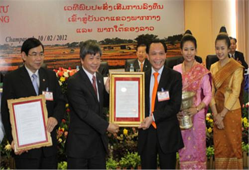 Chien Cong Transportation and Industrial Co-operative is issued Investment Certificate in Laos