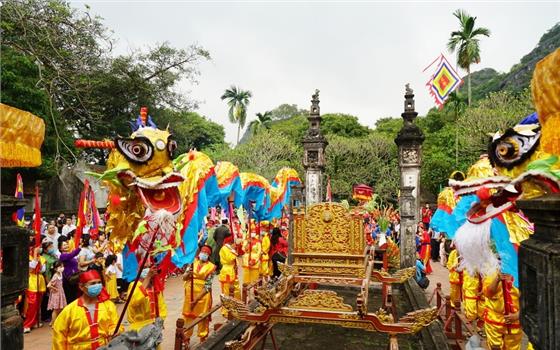 Lễ hội Hoa Lư - tinh hoa hội tụ trên kinh đô đá