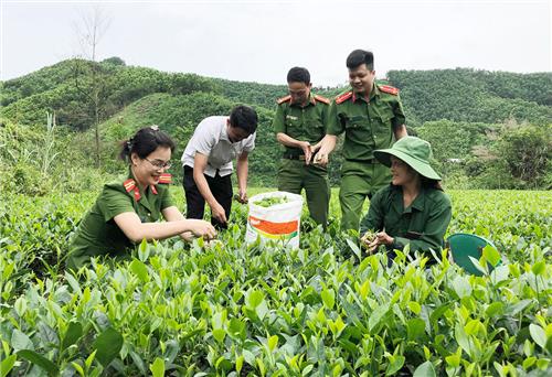 Nữ Thiếu tá tiêu biểu trong thực hiện 6 điều Bác dạy