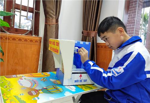 Phú Lương: Học sinh chế tạo thiết bị chống cận, máy hút bụi