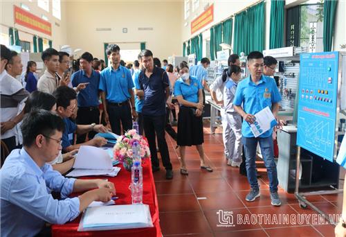 Thi thiết bị đào tạo tự làm