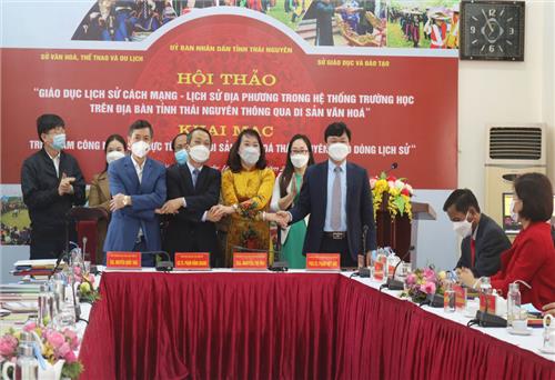 Phát huy giá trị di sản văn hóa, giáo dục truyền thống trong trường học