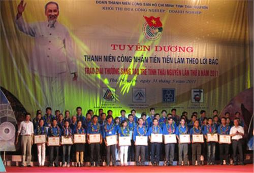 Tuyên dương  thanh niên công nhân tiêu biểu và trao giải thưởng Sáng tạo trẻ