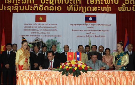 Viet Nam and Laos sign an ore exploration contract in Laos