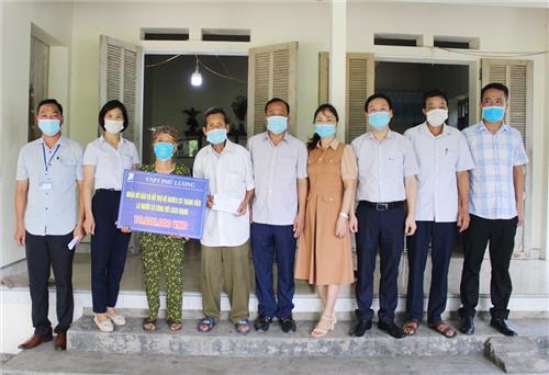 Hỗ trợ nâng cao mức sống cho gia đình người có công 