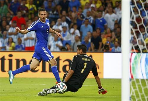 Argentina – Bosnia 2-1: Messi lên tiếng