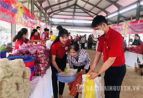 100 hộ nghèo được “mua hàng 0 đồng”