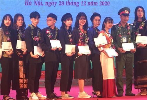Đi để trở về phục vụ quê hương