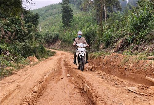Gập ghềnh đường lên Khe Cái