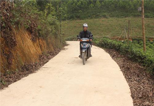 Chung tay làm đường giao thông nông thôn