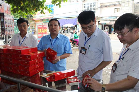 Kiểm tra các cơ sở sản xuất, kinh doanh bánh Trung thu