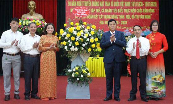 Khen thưởng các tập thể, cá nhân tiêu biểu