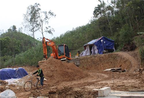 Đầu tư xây dựng tuyến đường Chòi Hồng - Đồng Rã