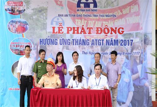 Ra quân phát động hưởng ứng Tháng An toàn giao thông