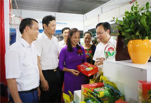 Tạo cầu nối để tiêu thụ nông sản địa phương