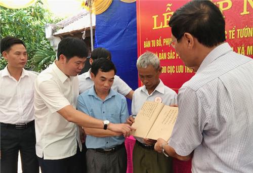 Tu bổ, phục chế thành công gia phả dòng tộc Tể tướng Lưu Nhân Chú và sắc phong Đình Làng Cướm