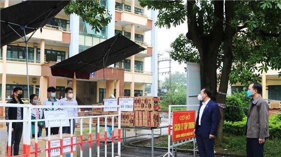 Động viên, hỗ trợ học sinh và giáo viên khu cách ly