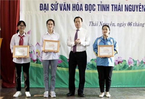 Trao giải Cuộc thi 