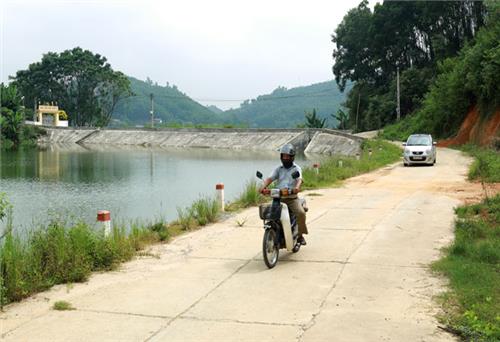 Đảng viên tiên phong hiến đất làm đường