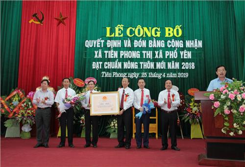 Tiên Phong đón Bằng công nhận xã đạt chuẩn Nông thôn mới