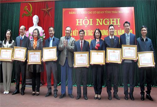 Nêu cao tinh thần “tự soi, tự sửa”