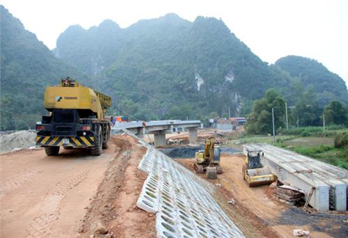Dự án đường Hồ Chí Minh: Phấn đấu hoàn thành trong quý II