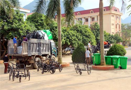 Hỗ trợ trang thiết bị thu gom rác thải cho các địa phương
