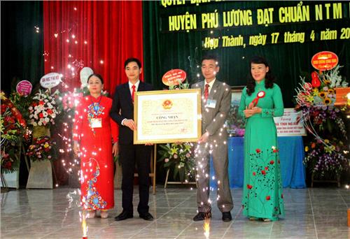 Hợp Thành đón Bằng công nhận xã đạt chuẩn Nông thôn mới