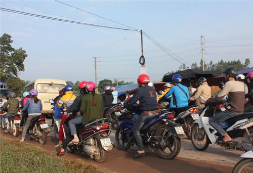 Tiềm ẩn nhiều nguy cơ mất an toàn giao thông ở các khu công nghiệp (Kỳ 1)