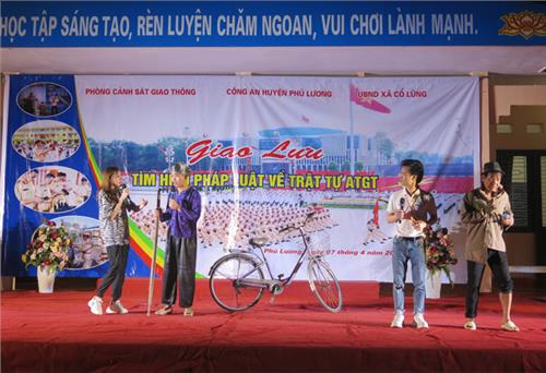 Sân khấu hóa tuyên truyền Luật Giao thông đường bộ