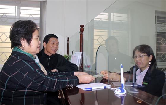 Tấm lòng của vợ chồng cán bộ hưu
