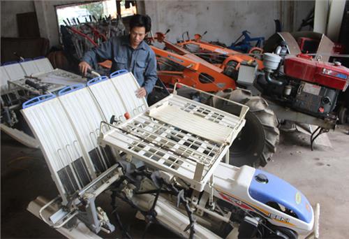 Cung cấp ra thị trường trên 200 máy nông nghiệp mỗi năm