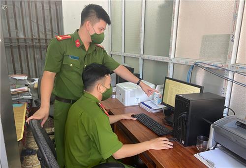 Khi công an chính quy về xã