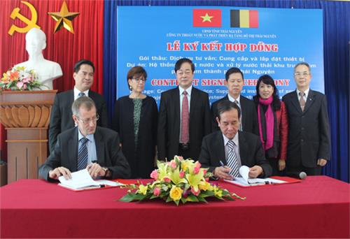 Ký kết hợp đồng gói thầu dự án 
